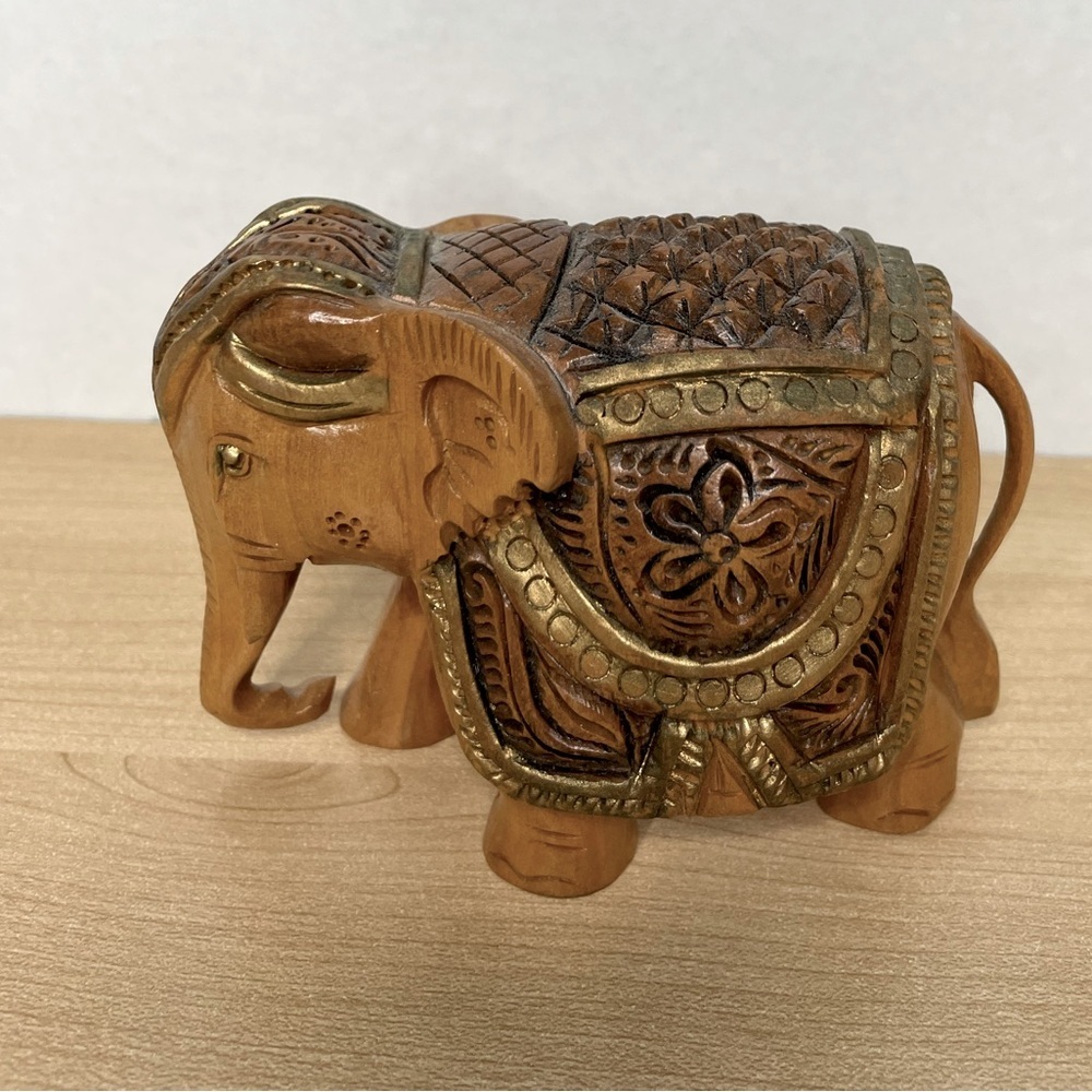 5″ Carved Elephant (Dark Brown)